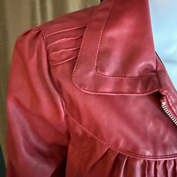 JohnPaulRichard Faux Leather with Zipper Front Red Size M - Picture 4 of 13